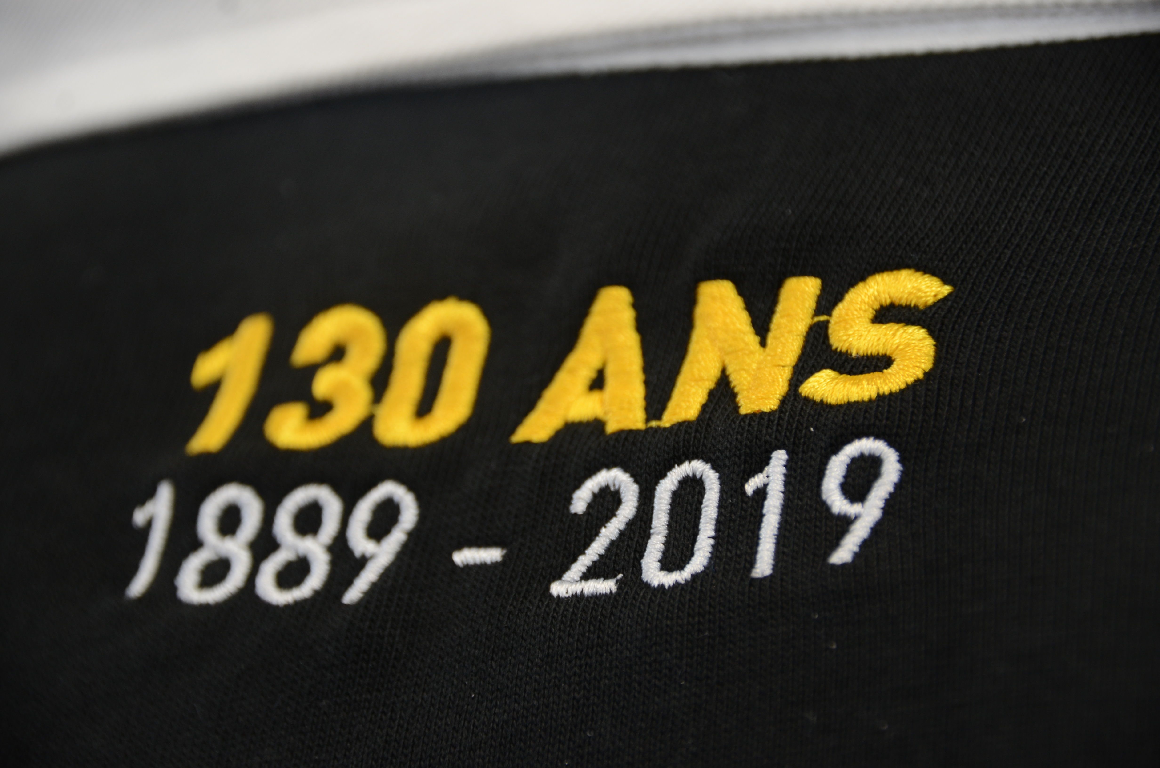 Polo 130 ans Stade Bordelais d&eacute;tails broderie col